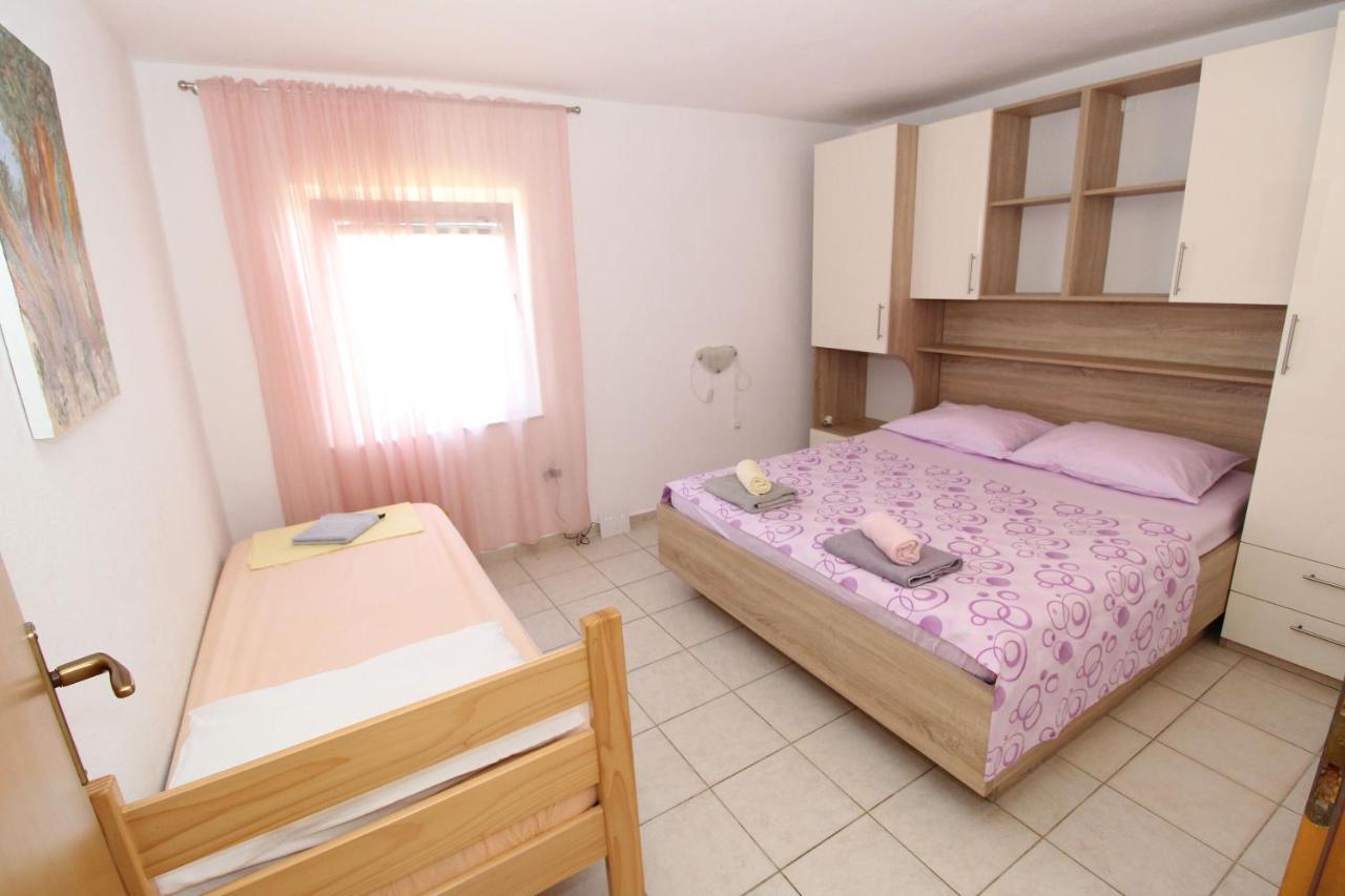 Apartment Marija Kolan Bagian luar foto