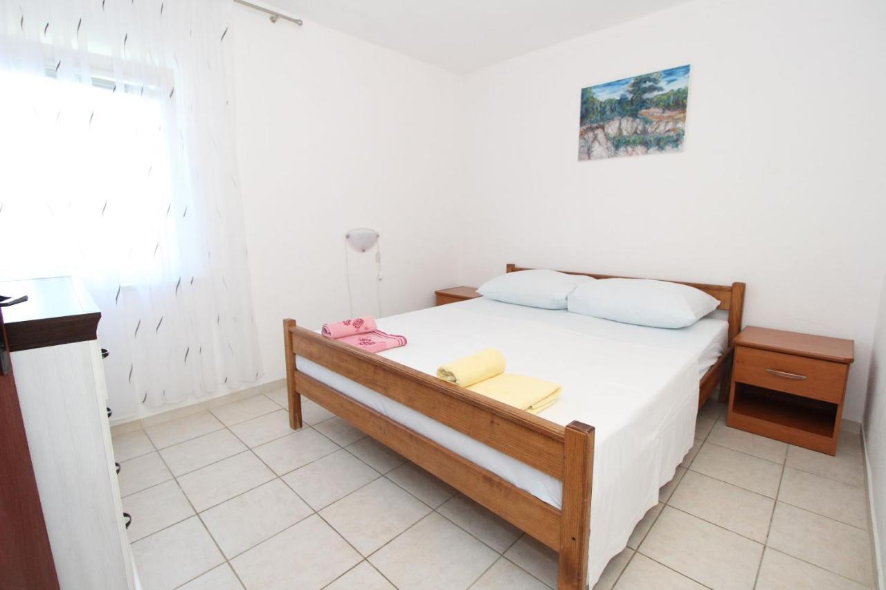 Apartment Marija Kolan Bagian luar foto